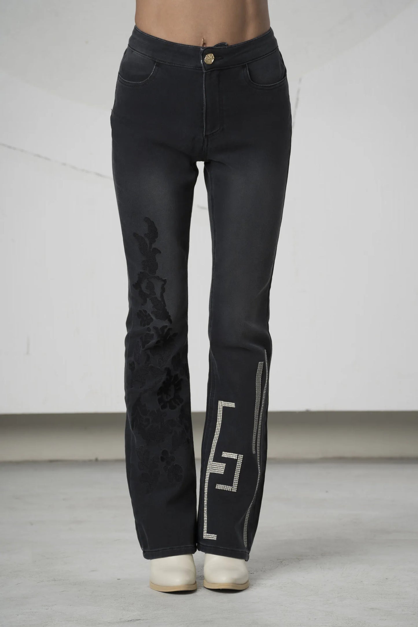 Black flare pants with embroidery 02001