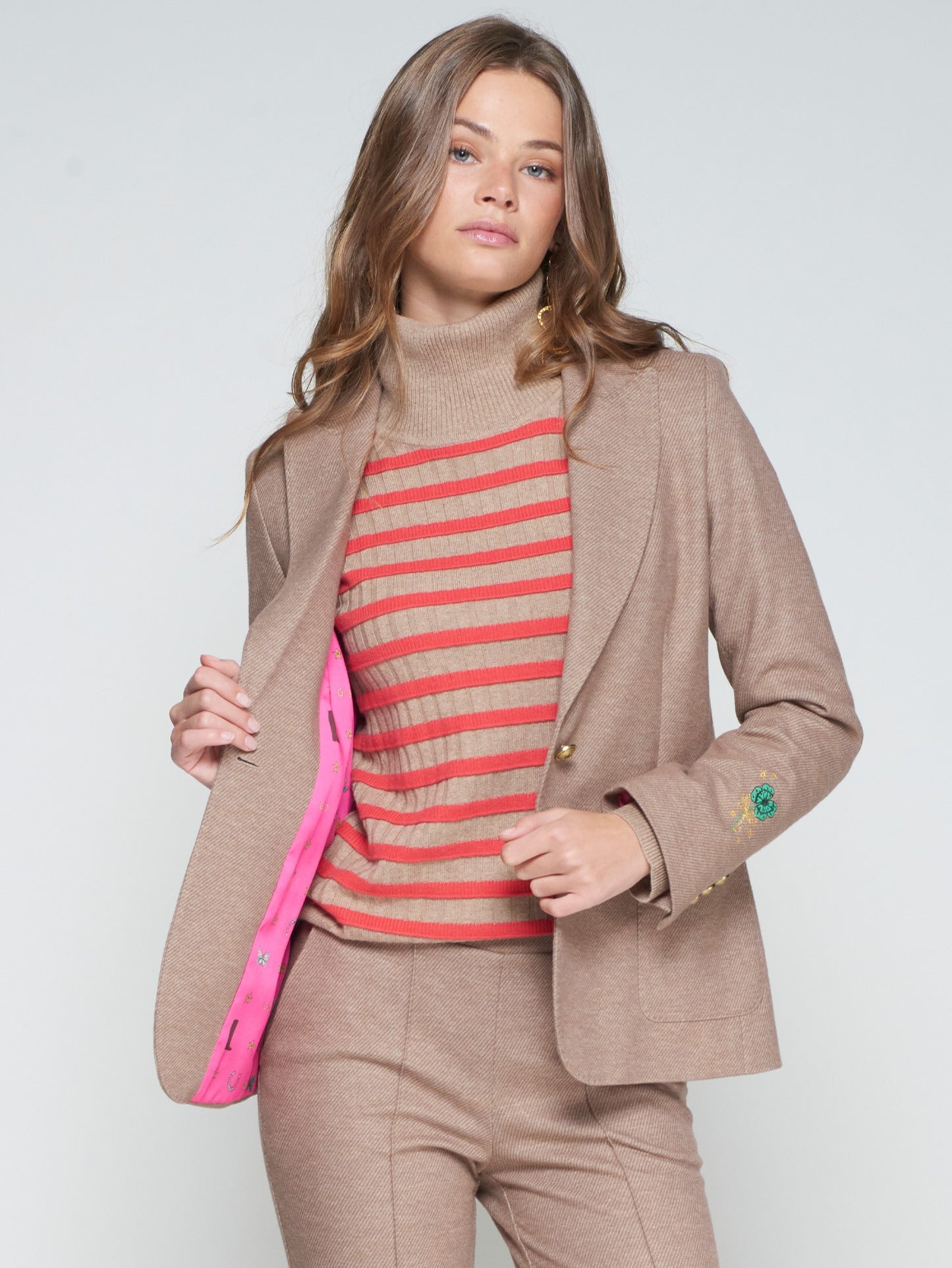 BEIGE KNIT JACKET WITH EMBROIDERY